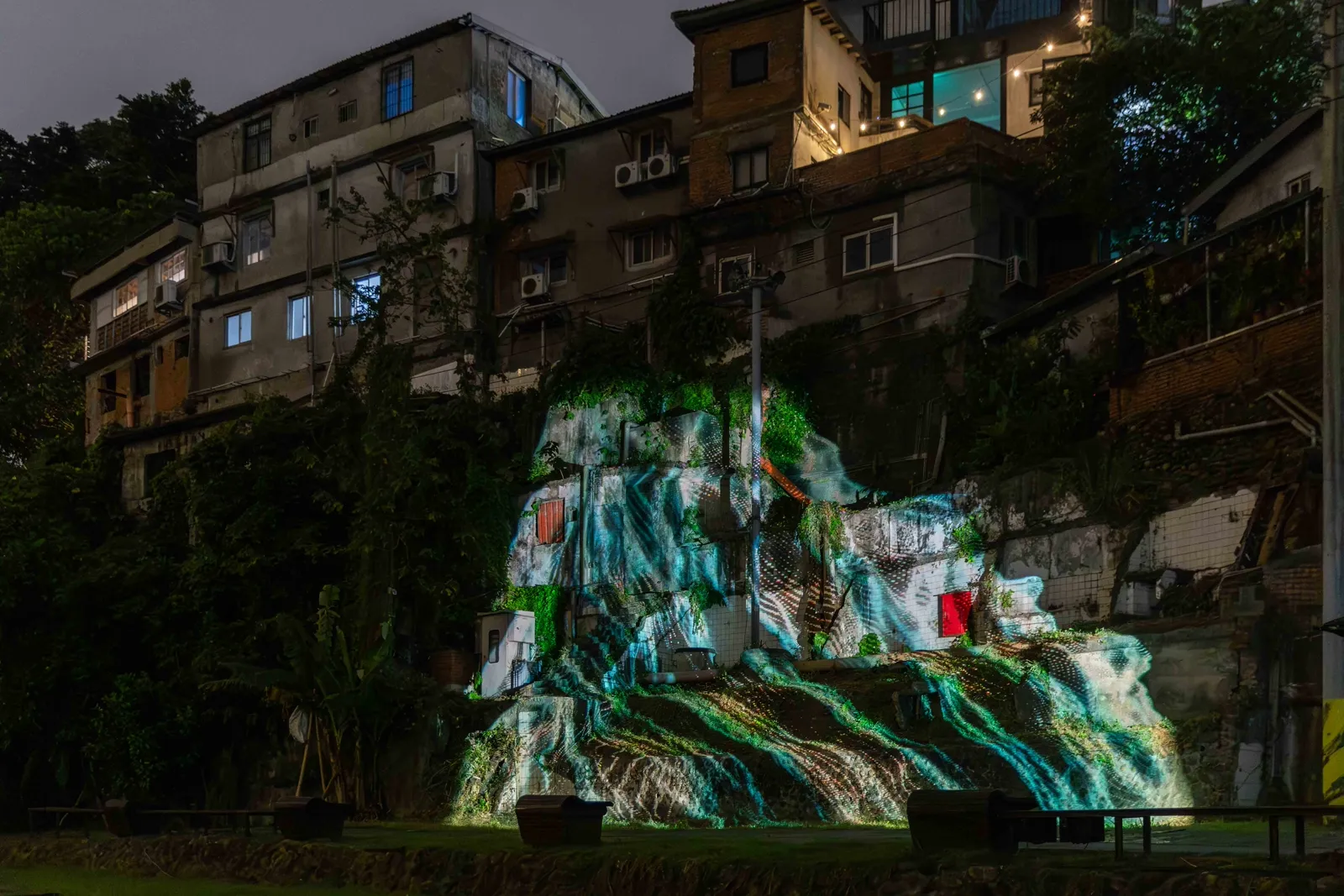 Cross-Section Signal Flow